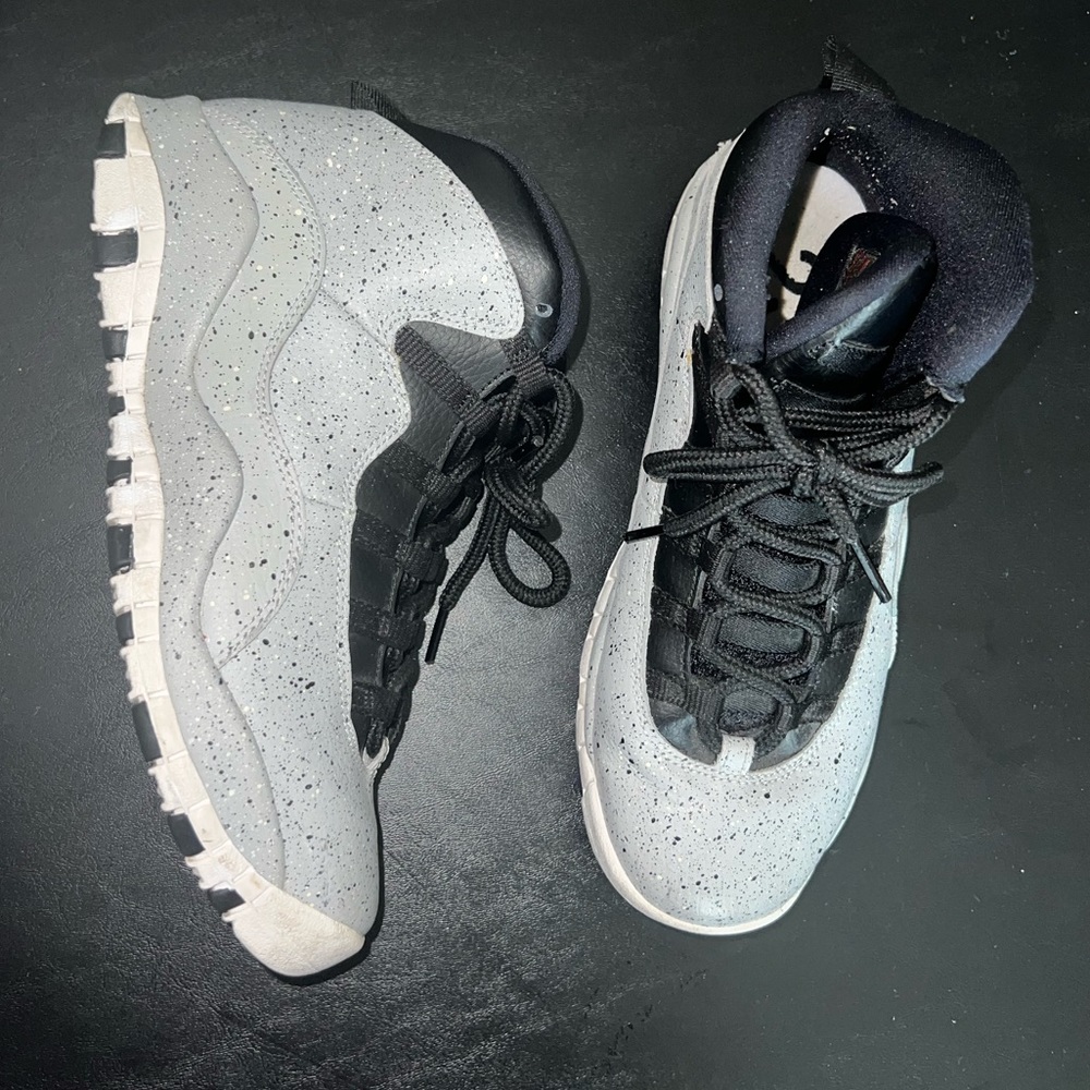 Air Jordan 10 Retro Light Smoke Grey ‘Cement’
